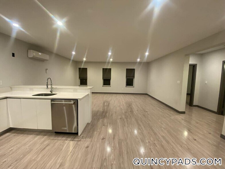 Building Photo - 145 Newbury Ave