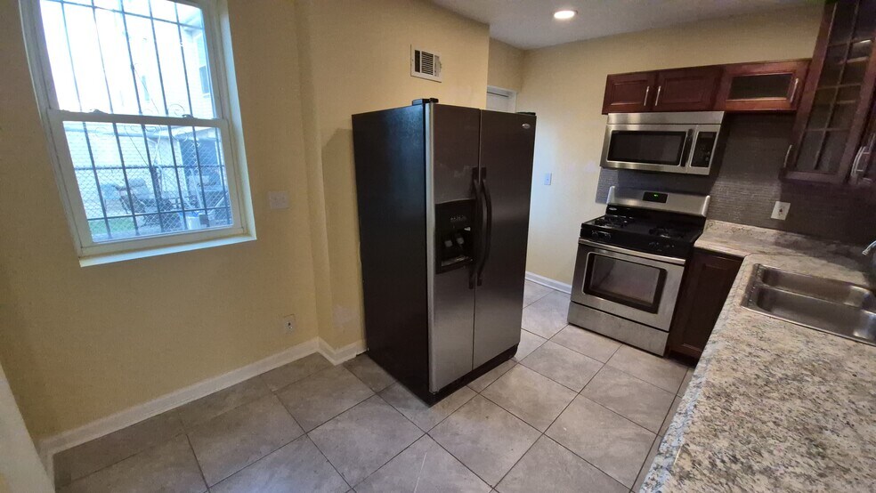 Building Photo - 605 Cecil B Moore Ave