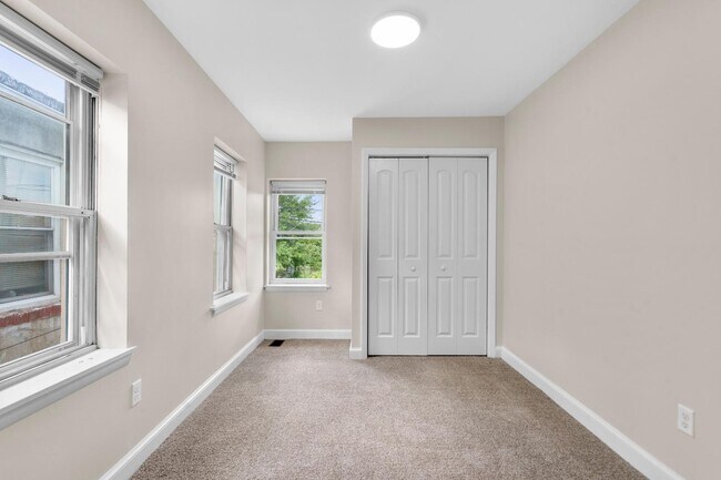 Building Photo - 428 N Patterson Park Ave