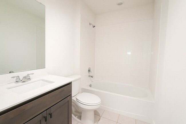 Building Photo - Beautiful 3-Bedroom Modern Home with Cover...