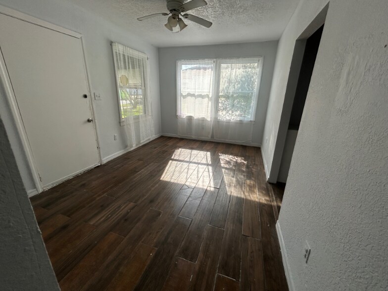Building Photo - 1602 Wambolt St