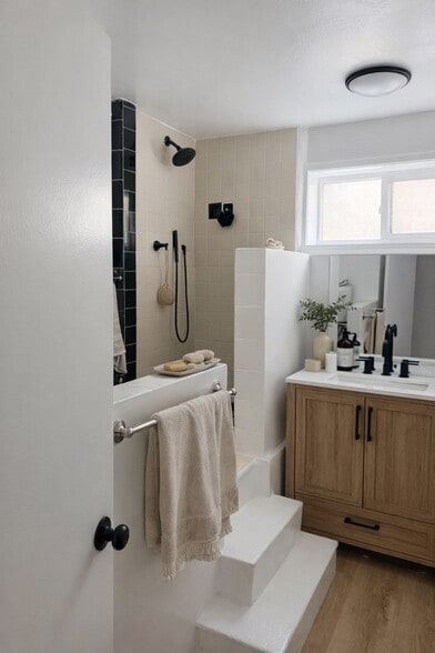 Building Photo - 2413 Hidalgo Ave