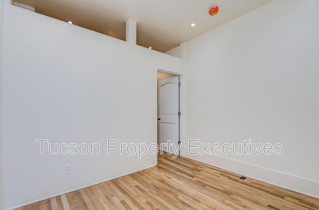 Building Photo - 89 W Simpson St