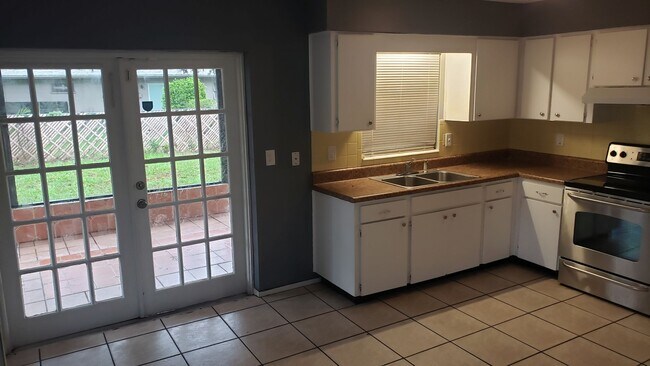 Building Photo - 3 bedroom 1 bath home