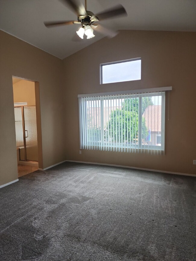 Building Photo - "Spacious 4-Bedroom Glendale Gem with Granite Elegance - 2018 Sq Ft of Comfort!"