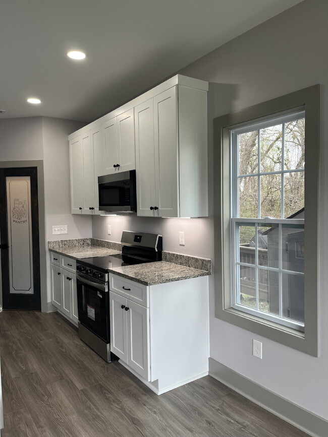 Building Photo - 2922 Painted Pony Dr