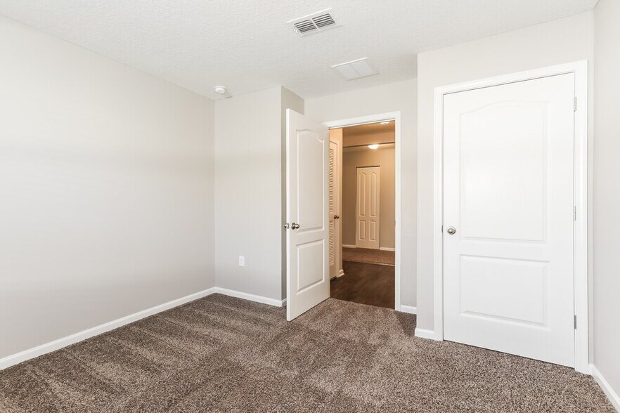 Building Photo - 2227 Pebble Point Dr