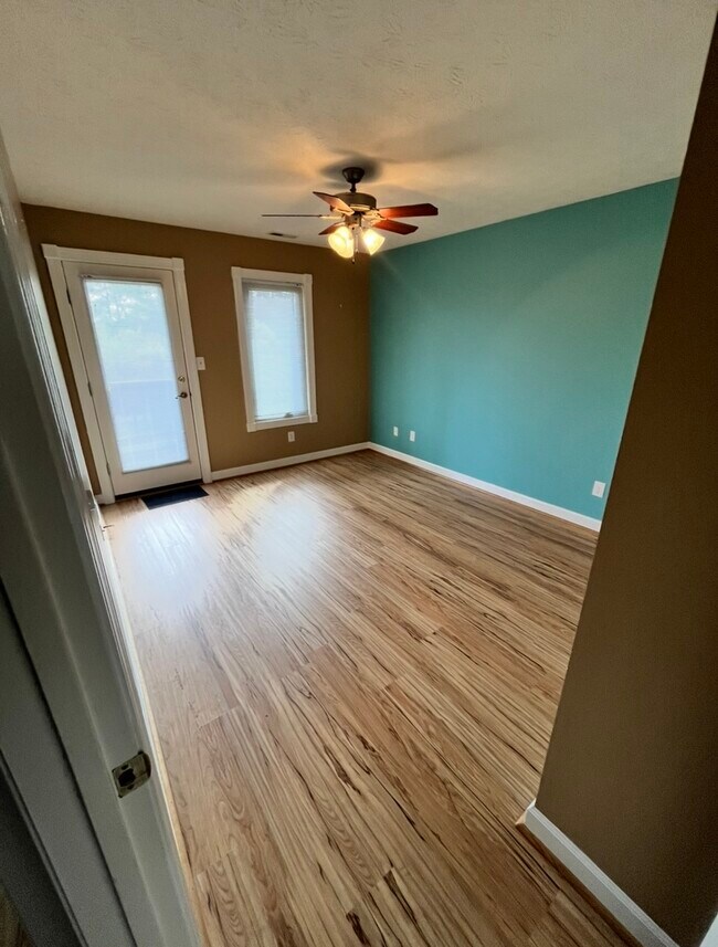 Building Photo - 367 Mainsail Dr