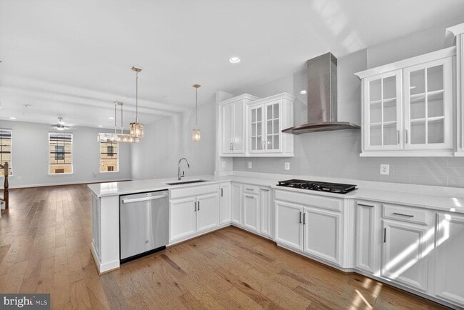 Building Photo - 620 Halsey Way