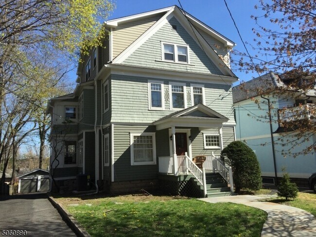 Building Photo - 580 Ridgewood Rd