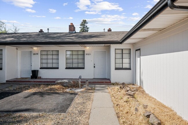 Building Photo - Newly Remodeled West Valley 2 Bed Duplex -...