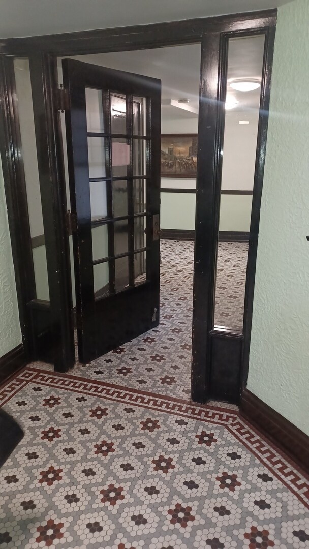 Building Photo - 5132 W 21st St