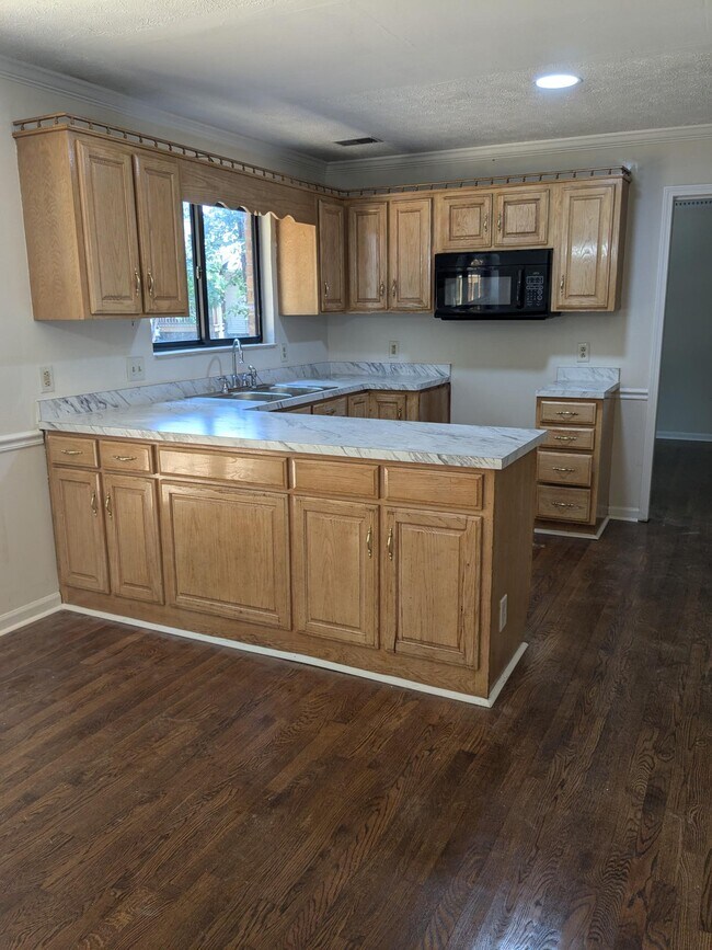Building Photo - 1117 Elkader Ct S