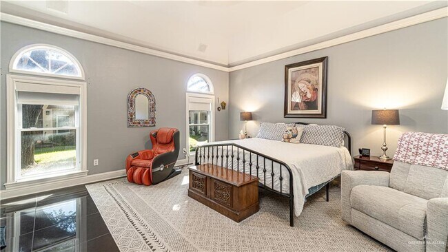 Building Photo - 19 S Col Rowe Blvd