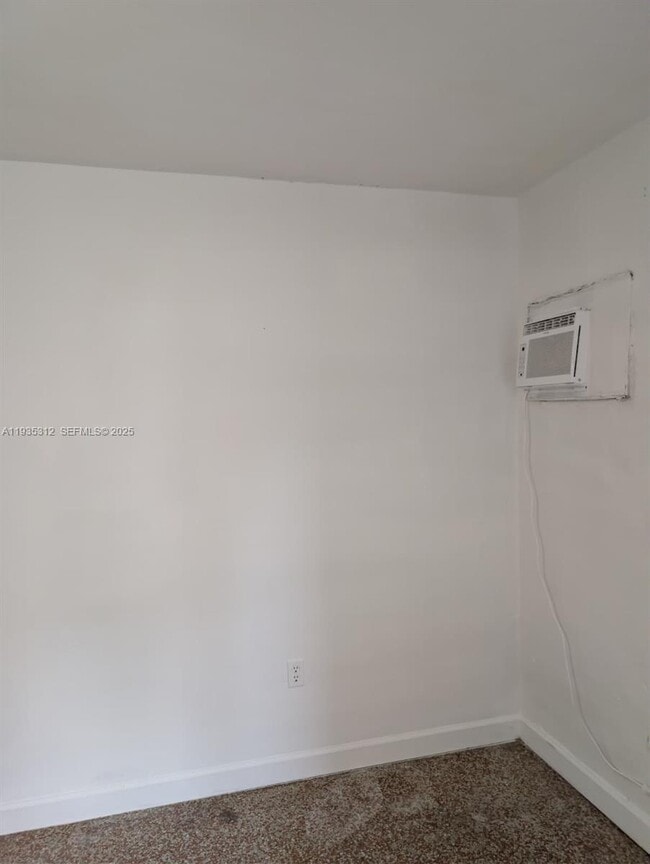 Building Photo - 2928 SW 10th St