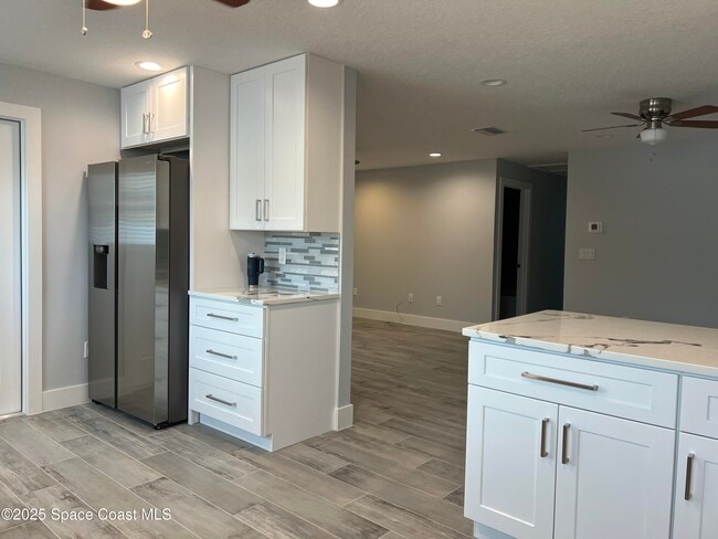 Building Photo - 340 Sea Grape St