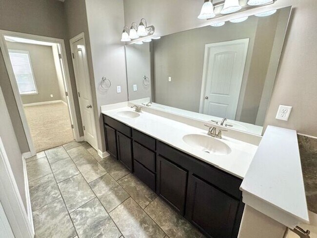Building Photo - Luxury, Style, Gated Community, 4 Bedroom ...
