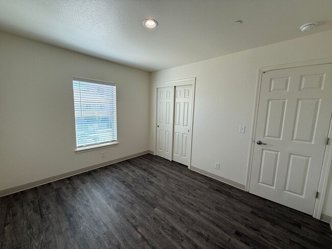 Building Photo - Free Month of Rent for Move in before Dec 1st - Brand New Upstairs 2 Bedroom Apartment