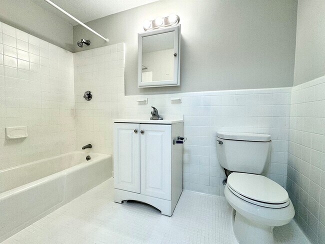 Building Photo - 50-58 Walnut Street Unit 12