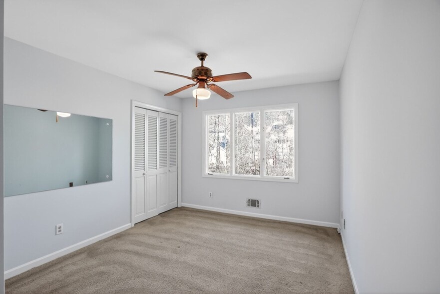 Building Photo - 194 Millbrook Farm Rd