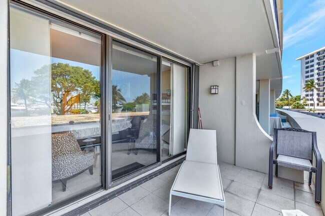 Building Photo - 134 Lakeshore Dr