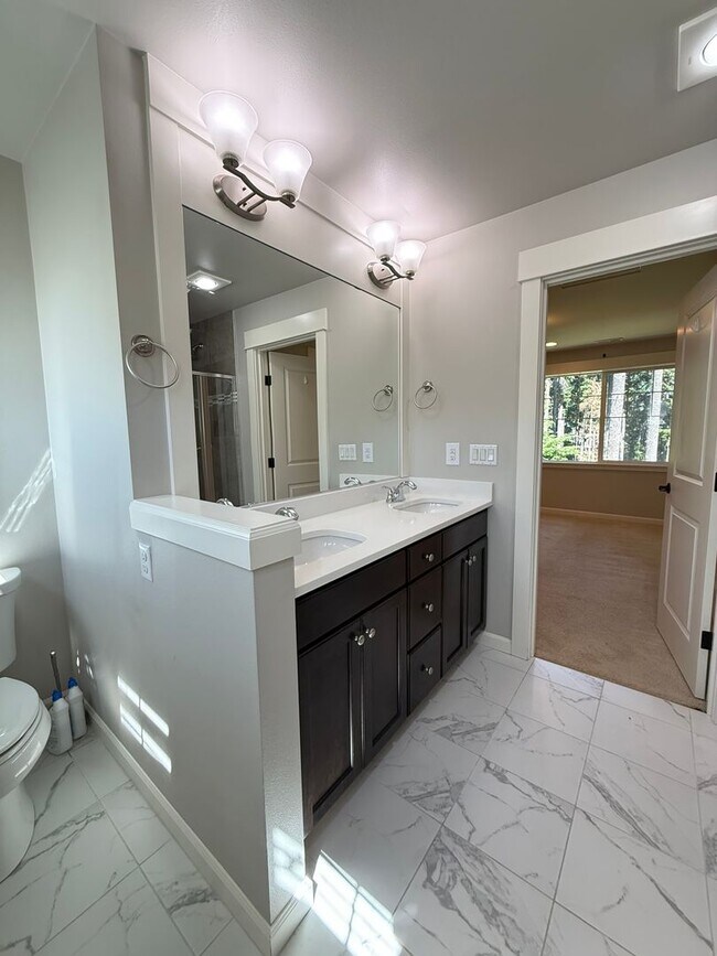 Building Photo - Spacious 3BR + Bonus Timber Creek Home for...