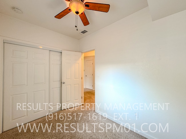 Building Photo - Adorable 2 Bedroom Charmer