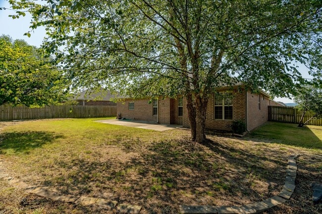 Building Photo - Spacious 3 Bedroom Home in West Fayetteville!