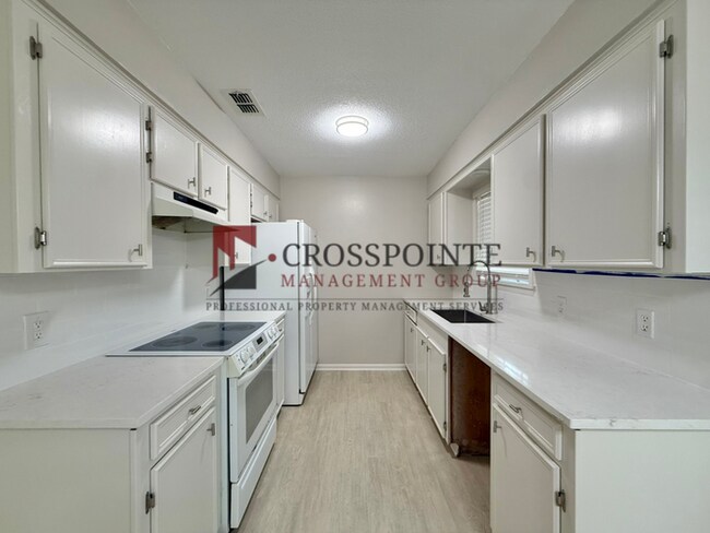 Building Photo - Tour Today! 3 Bedroom, 2 Bathroom Home!