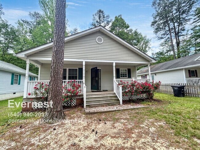 Building Photo - 3-Bedroom, 2-Bathroom Home in Convenient L...