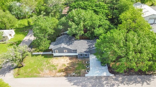 Building Photo - 544 N Elm Ave