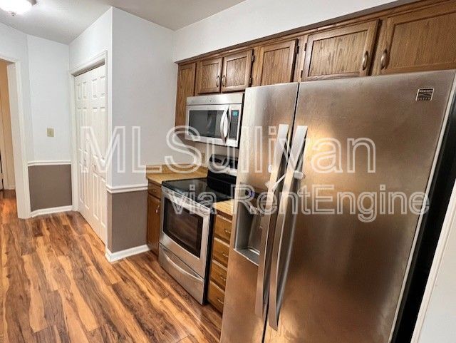 Building Photo - 105 Weathersfield Dr
