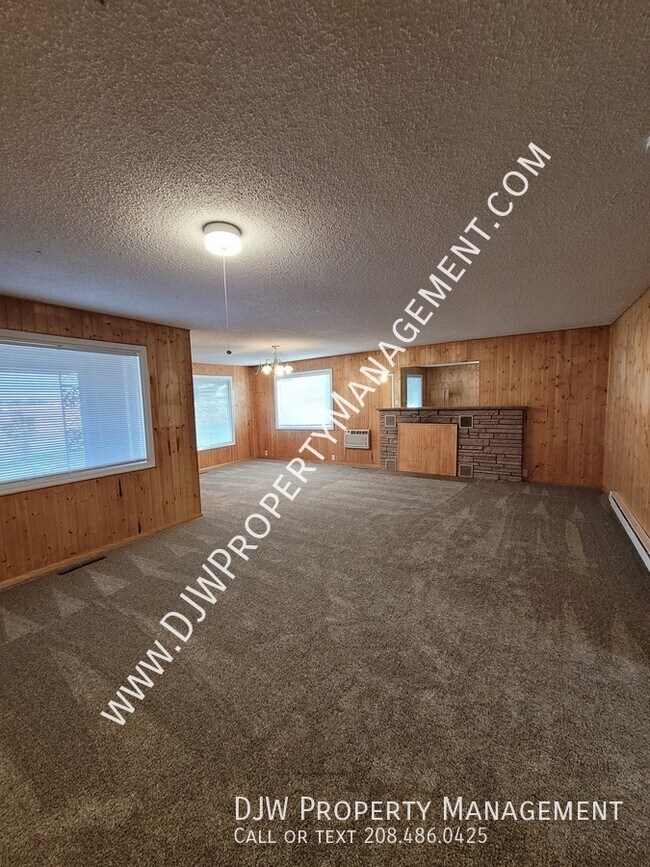 Building Photo - 16425 Farmway Rd