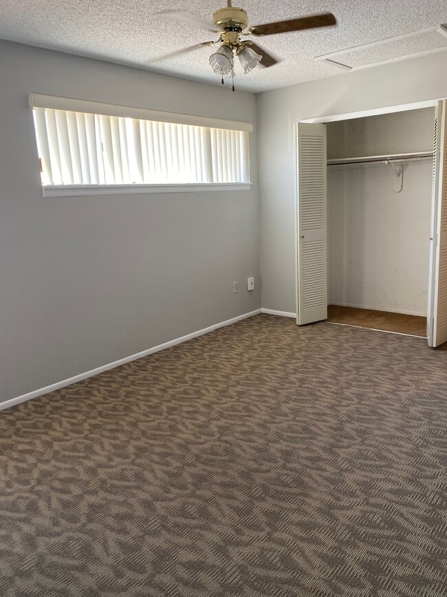 Building Photo - 2 bedroom + loft, 2 bathroom townhome near UCF