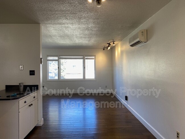 Building Photo - 1514 E Symons St