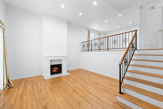 Building Photo - 2450 E Del Mar Blvd