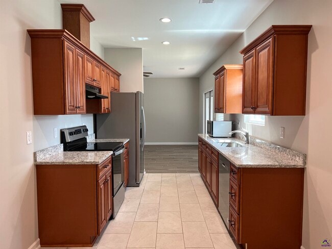 Building Photo - 99 Azalea Ave