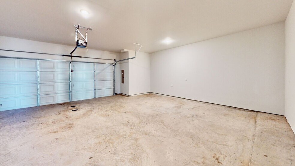 Building Photo - 833 Concan Dr