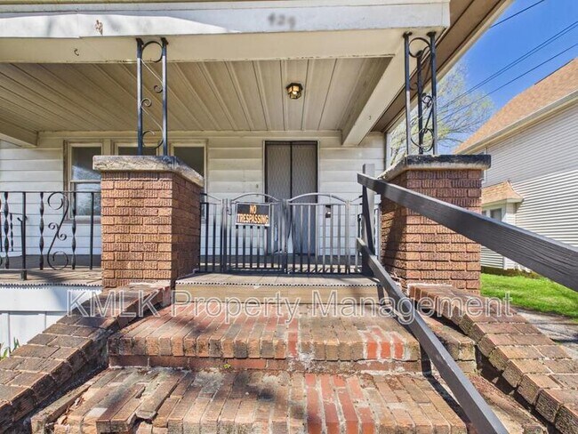 Building Photo - 429 Lovisa St