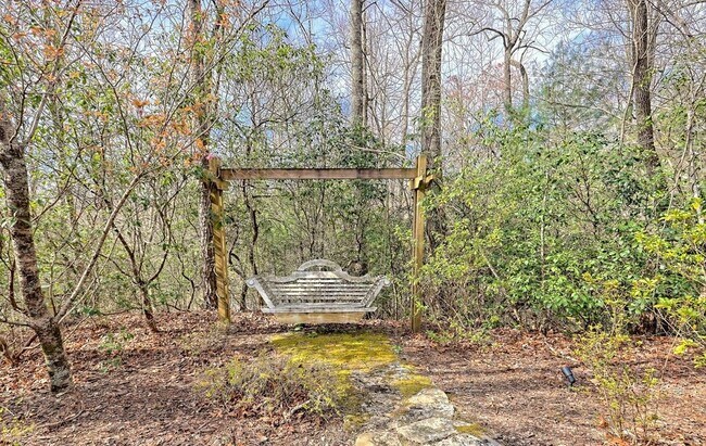 Building Photo - 524 Stornoway Dr