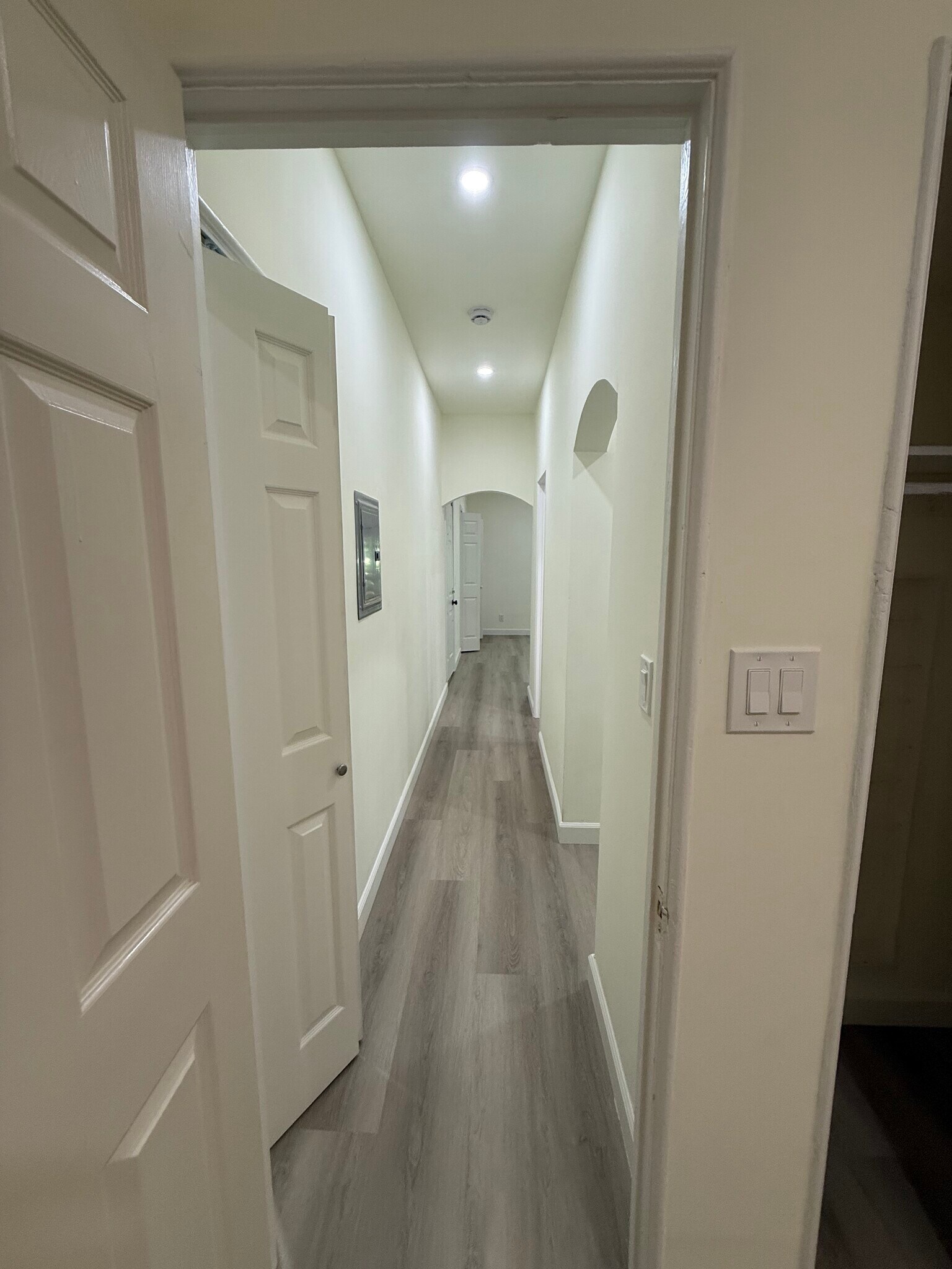 Building Photo - 208 N La Peer Dr