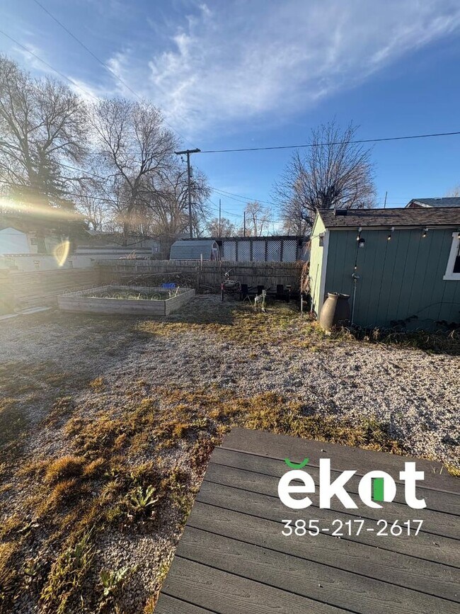 Building Photo - Stowell-SLC-Emery Manor