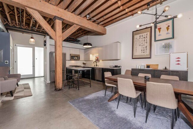 Building Photo - 527 Molino St