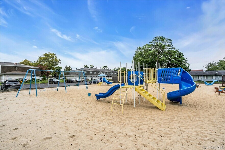 Building Photo - 283 Storm Dr