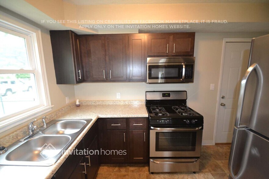 Building Photo - 4016 5th Ave S