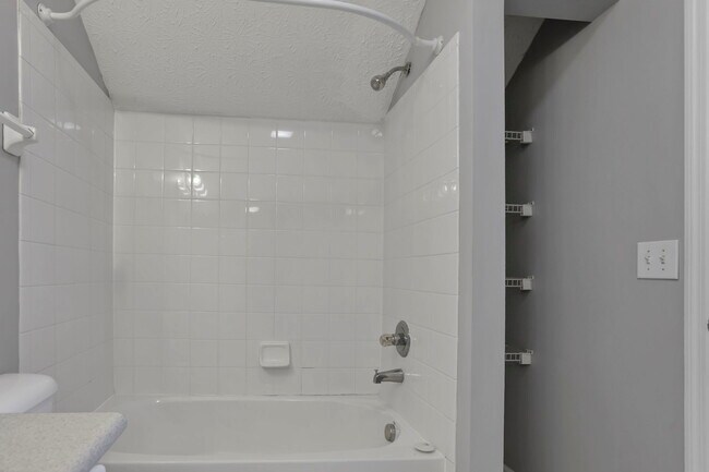 Building Photo - 2623 Landings Way