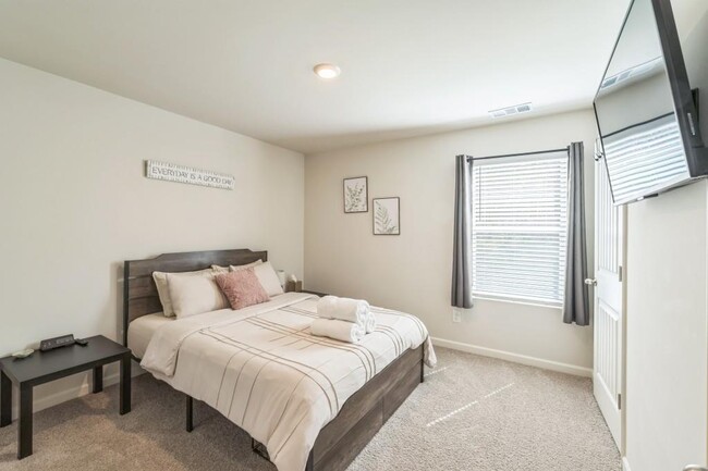 Building Photo - 7595 Jennadee Dr