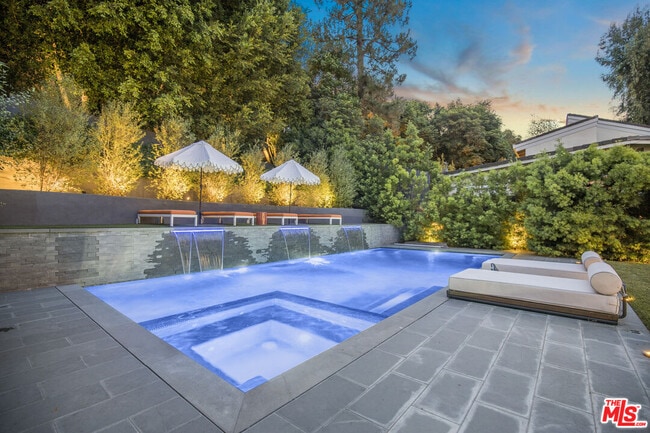 Building Photo - 1833 Franklin Canyon Dr