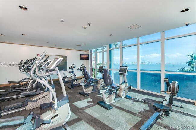 Building Photo - 1155 Brickell Bay Dr