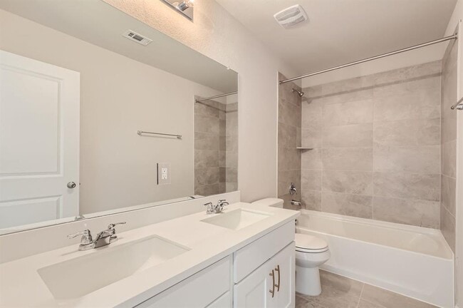 Building Photo - 2412 Lakey Cv